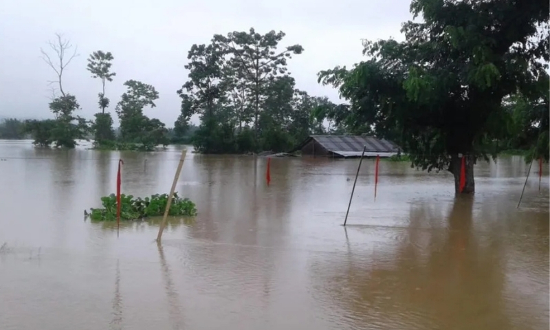 Dhansiri river floods new areas in Golaghat, over 52,000 affected in Khumtai