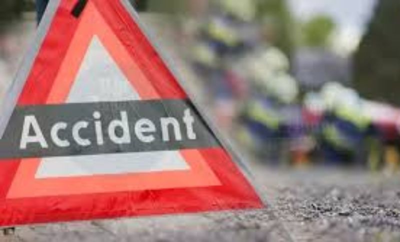 Four killed and seven injured in minibus-truck collision near Sonapur