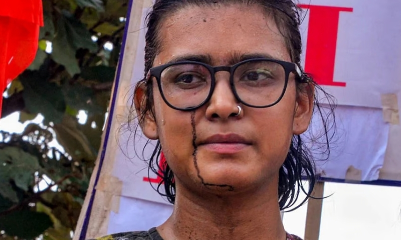 Ink thrown at AISA president Neha Bora during Jharkhand protest