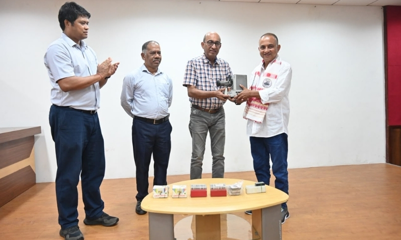 Photographer Nalini Kanta Baruah’s vintage cameras donated to Tezpur University