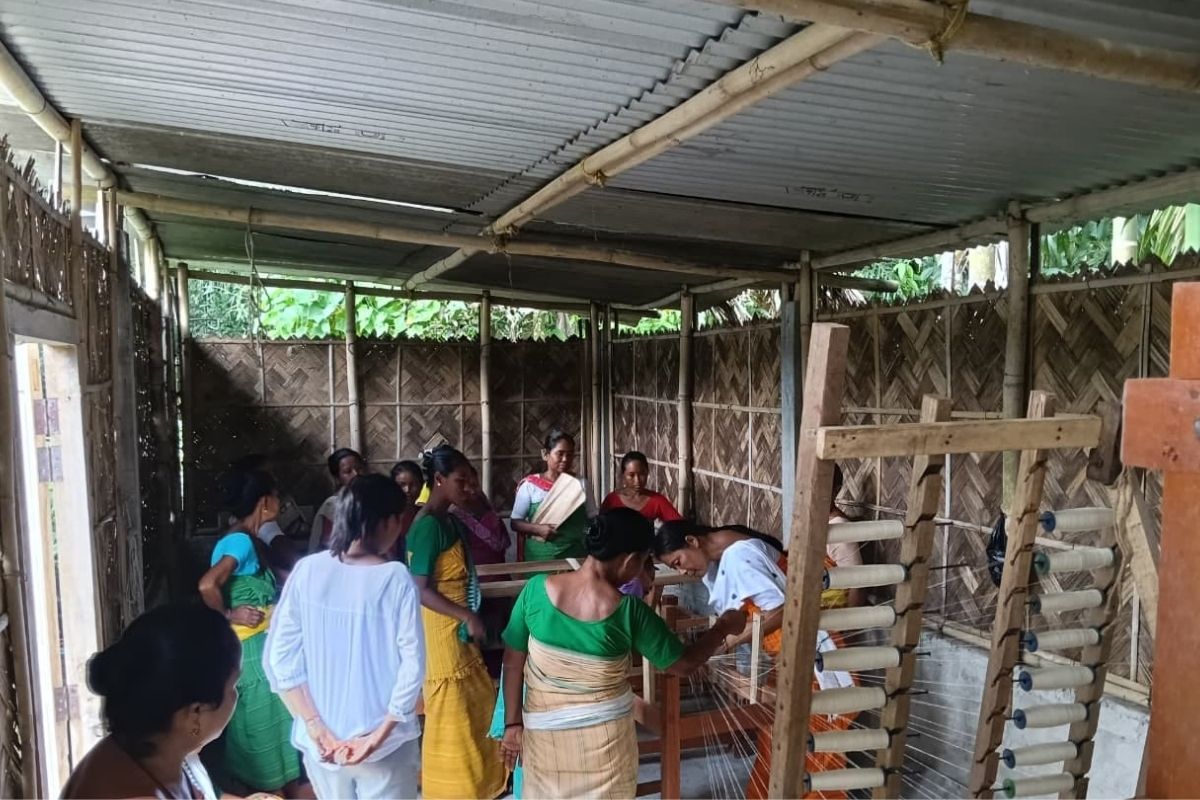 Warping drum technology reduces physical strain for women weavers near Manas